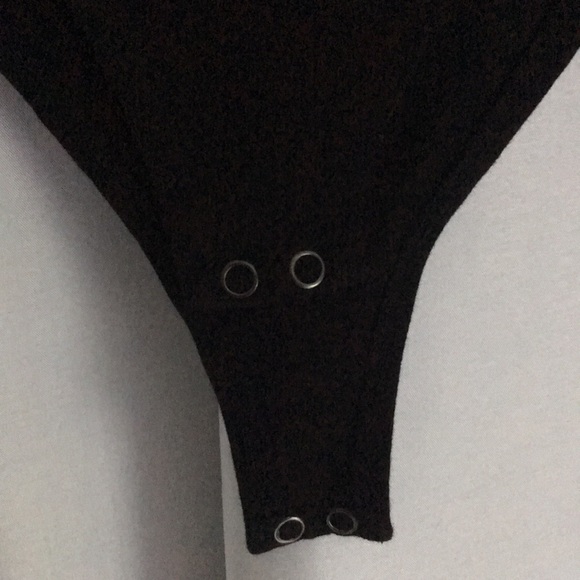 Black off the shoulder bodysuit - Picture 3 of 3